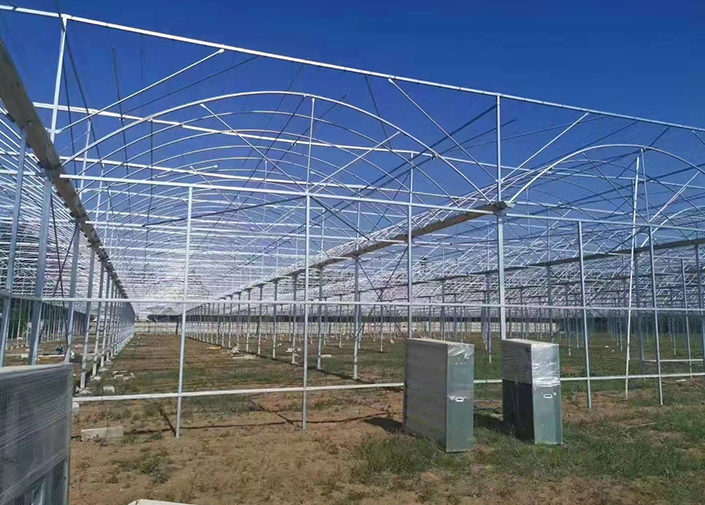 包塑养殖大棚实施养殖废弃物炭化处理，生产生物炭基肥